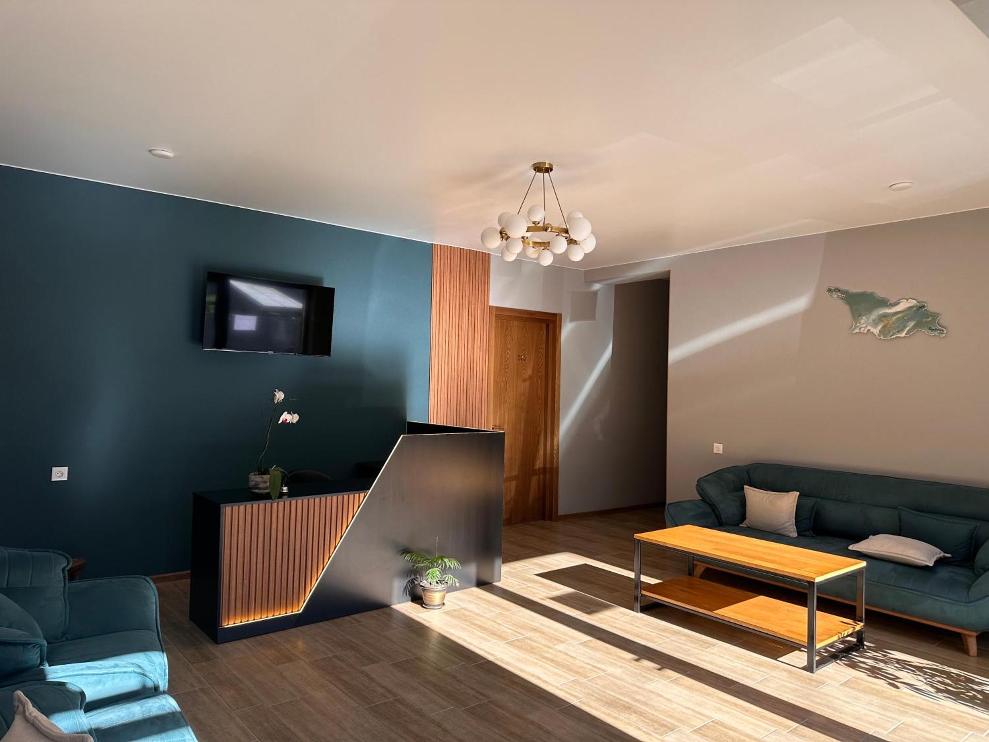 Hotel Mountime Kazbegi ภายนอก รูปภาพ