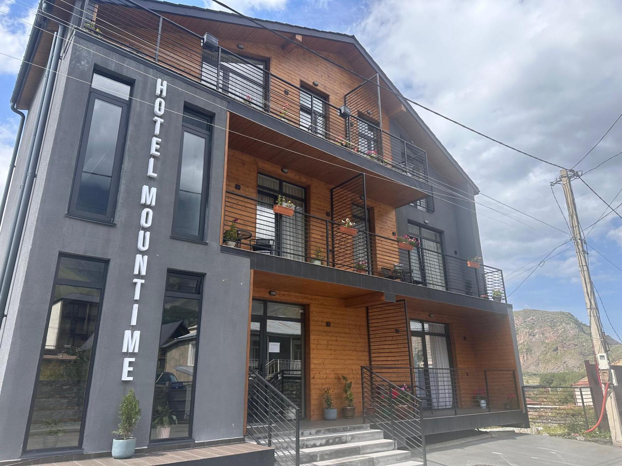 Hotel Mountime Kazbegi ภายนอก รูปภาพ