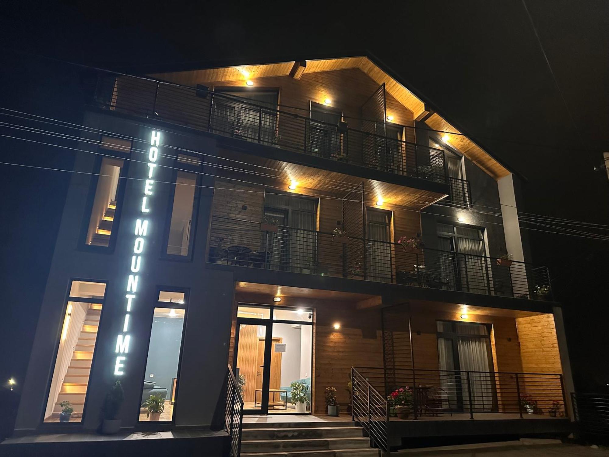 Hotel Mountime Kazbegi ภายนอก รูปภาพ