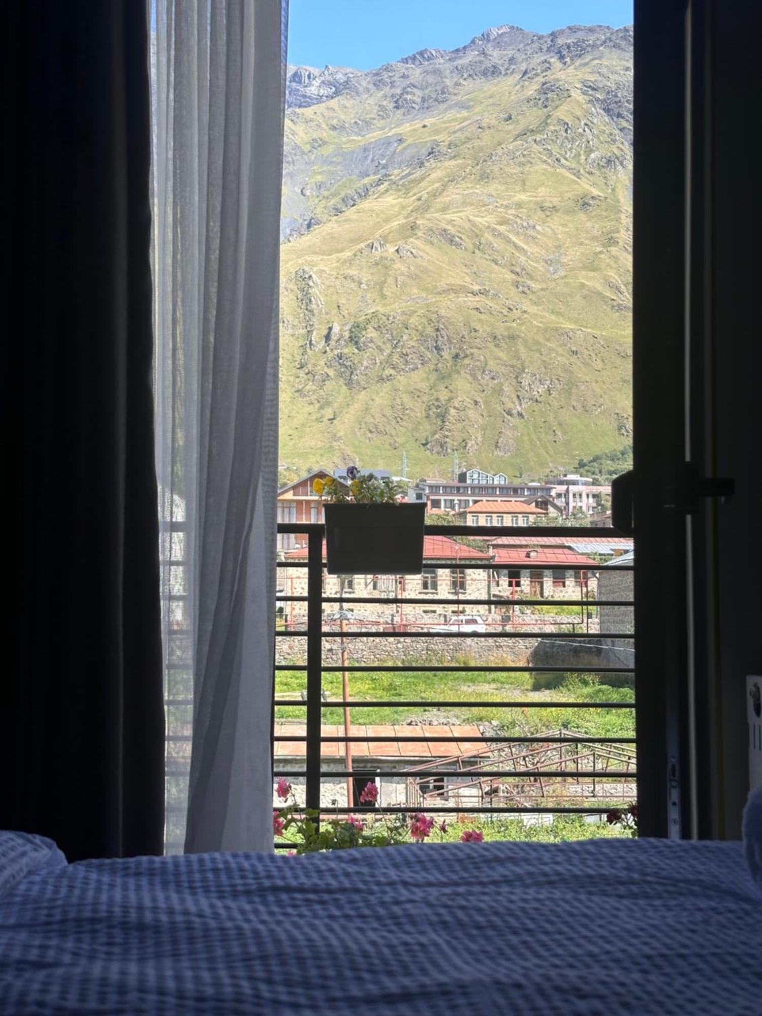 Hotel Mountime Kazbegi ภายนอก รูปภาพ
