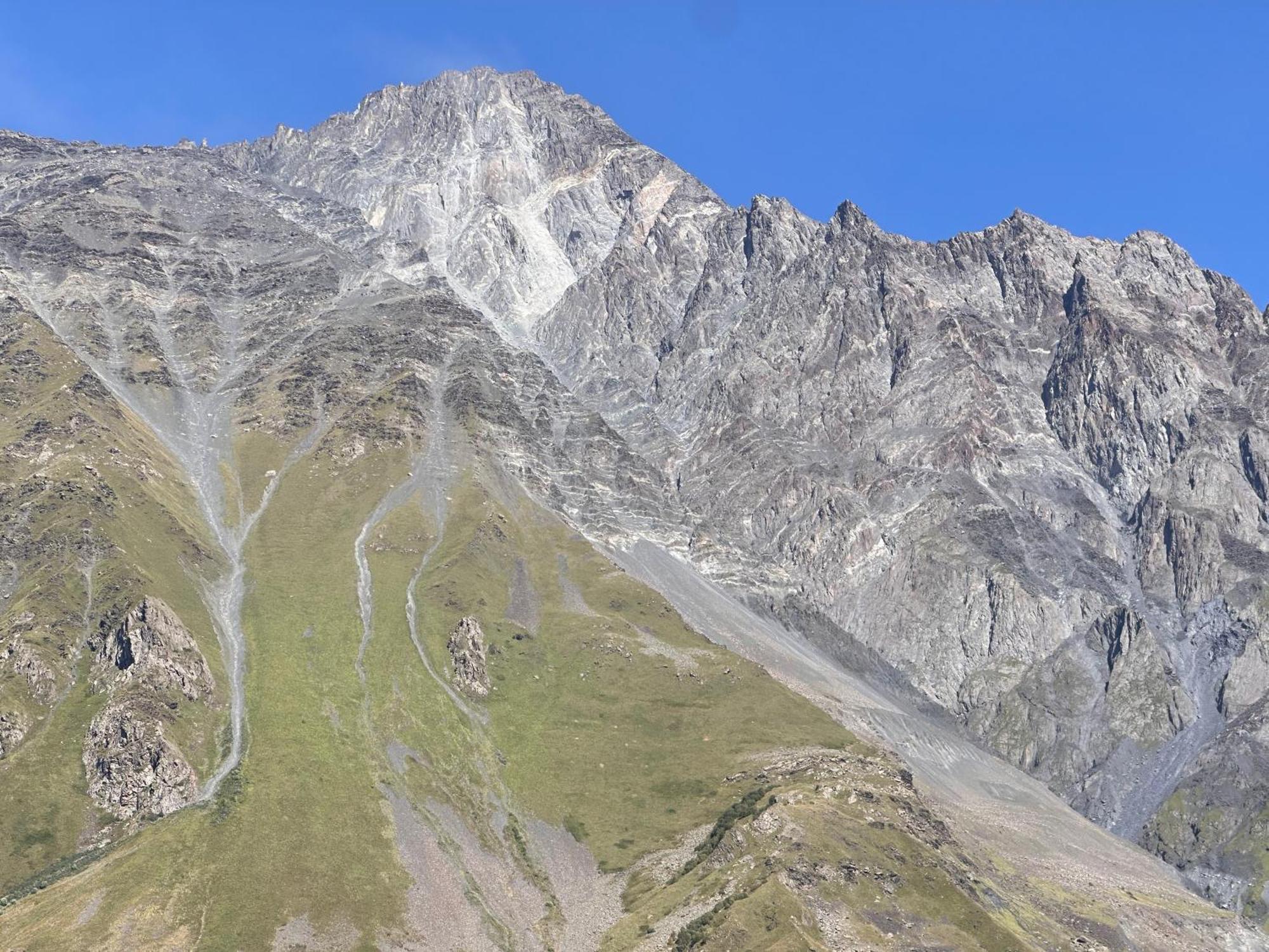 Hotel Mountime Kazbegi ภายนอก รูปภาพ