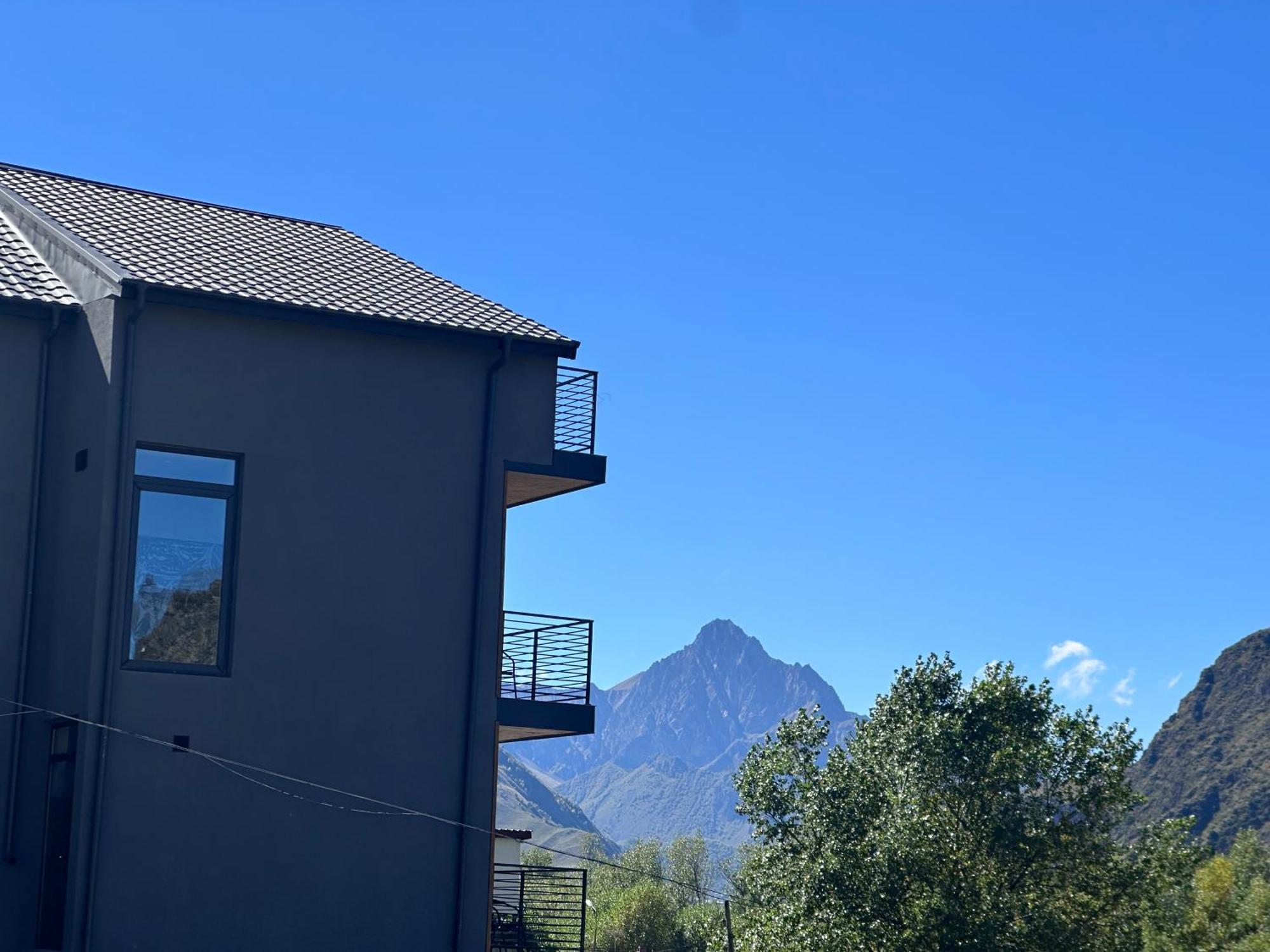 Hotel Mountime Kazbegi ภายนอก รูปภาพ