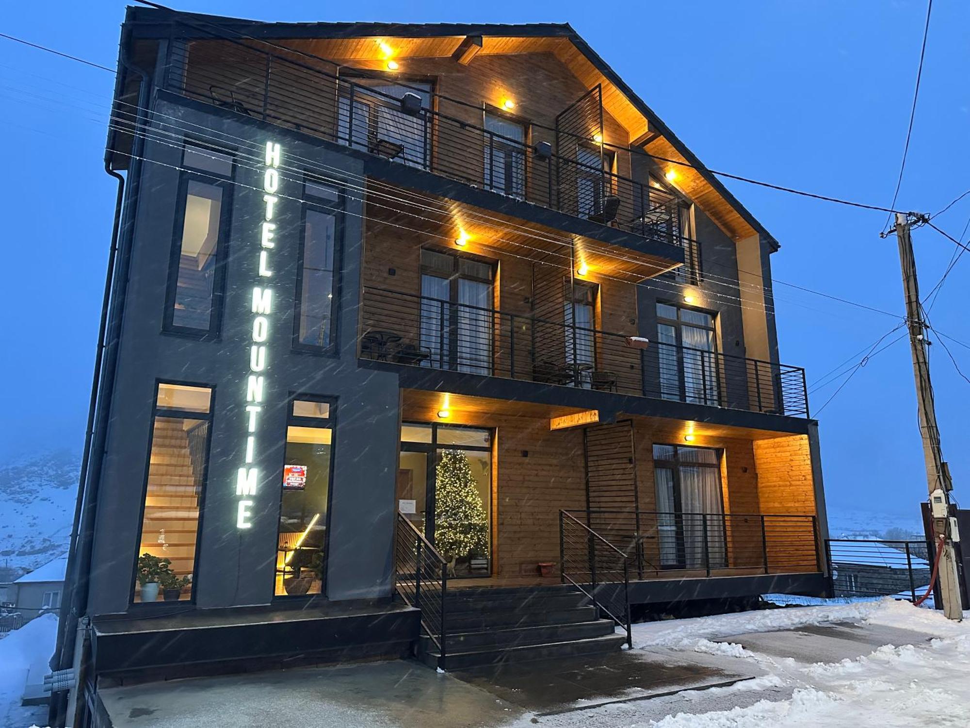 Hotel Mountime Kazbegi ภายนอก รูปภาพ